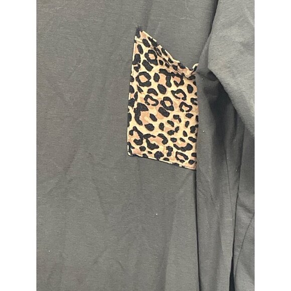 Zenana Womens Long Sleeve V-Neck Top With Leopard Pocket 3X - Picture 2 of 4